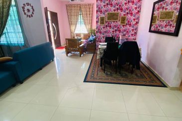 END LOT TAMAN TANJUNG MINYAK JAYA WITH EXTRA LAND