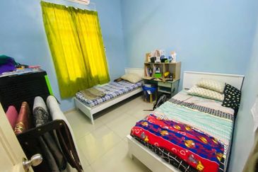 END LOT TAMAN TANJUNG MINYAK JAYA WITH EXTRA LAND