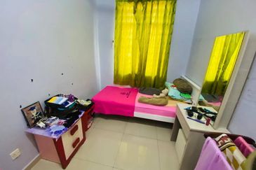 END LOT TAMAN TANJUNG MINYAK JAYA WITH EXTRA LAND