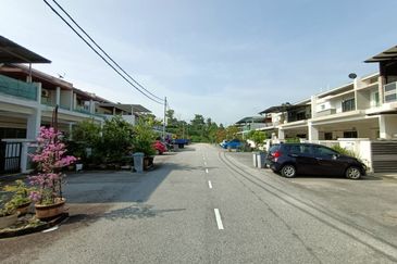 IMPIANA VILLA @TAMAN TUANKU JAAFAR