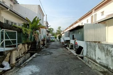 IMPIANA VILLA @TAMAN TUANKU JAAFAR