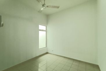 IMPIANA VILLA @TAMAN TUANKU JAAFAR