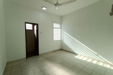 IMPIANA VILLA @TAMAN TUANKU JAAFAR