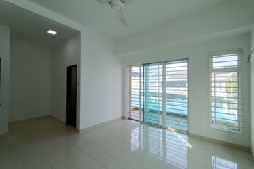 IMPIANA VILLA @TAMAN TUANKU JAAFAR