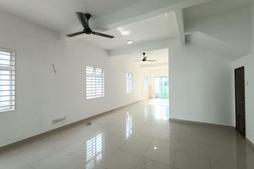 IMPIANA VILLA @TAMAN TUANKU JAAFAR