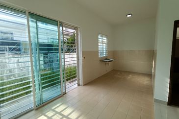 IMPIANA VILLA @TAMAN TUANKU JAAFAR