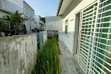 IMPIANA VILLA @TAMAN TUANKU JAAFAR