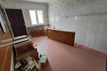 Taman Pinggiran Golf Paroi