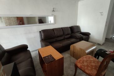 Taman Pinggiran Golf Paroi