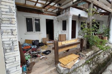 Taman Pinggiran Golf Paroi