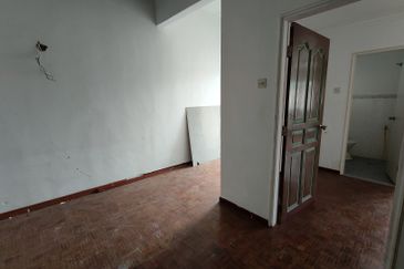 Taman Pinggiran Golf Paroi