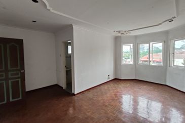 Taman Pinggiran Golf Paroi