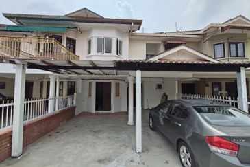 Taman Pinggiran Golf Paroi