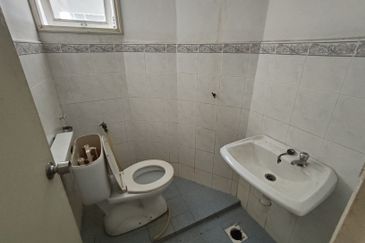 Taman Pinggiran Golf Paroi