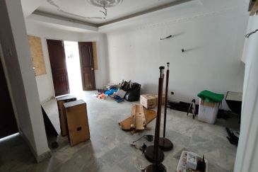 Taman Pinggiran Golf Paroi