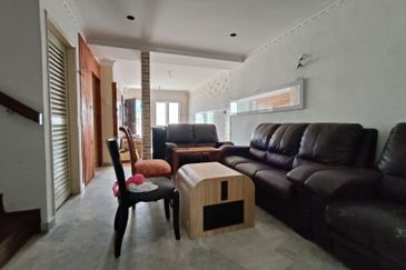 Taman Pinggiran Golf Paroi