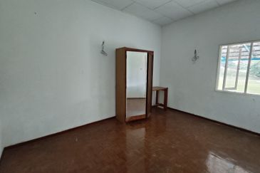 Taman Pinggiran Golf Paroi