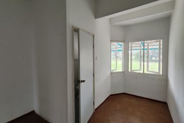 Taman Pinggiran Golf Paroi