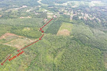 Tanah Pertanian Kampung Semin Linggi N9 untuk Dijual