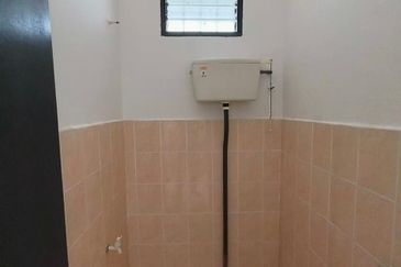 SINGLE STOREY , TAMAN POLITEKNIK  , PORT DICKSON