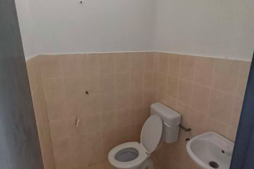 SINGLE STOREY , TAMAN POLITEKNIK  , PORT DICKSON