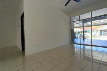 SINGLE STOREY , TAMAN POLITEKNIK  , PORT DICKSON