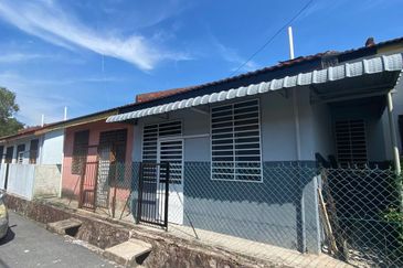 SINGLE STOREY , TAMAN POLITEKNIK  , PORT DICKSON