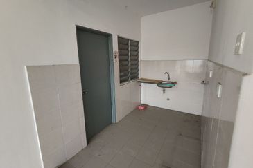 (SALE) APARTMENT PR1MA PRESINT 11 PUTRAJAYA FOR SALE (BELOW MV)