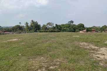Tanah Lot Banglo Padang Sebang Alor Gajah Melaka untuk Dijual