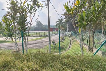 Tanah Lot Banglo Padang Sebang Alor Gajah Melaka untuk Dijual