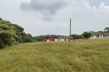 Tanah Lot Banglo Padang Sebang Alor Gajah Melaka untuk Dijual