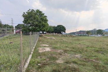 Tanah Lot Banglo Padang Sebang Alor Gajah Melaka untuk Dijual