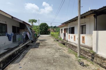 TAMAN INTAN PERDANA (PKN. TELUK KEMANG)