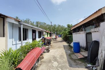 TAMAN INTAN PERDANA (PKN. TELUK KEMANG)