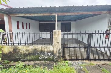 RUMAH RAKYAT LUKUT