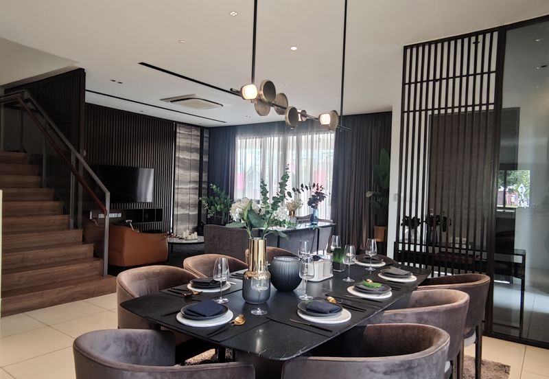 Luxura Residence @ twentyfive.7