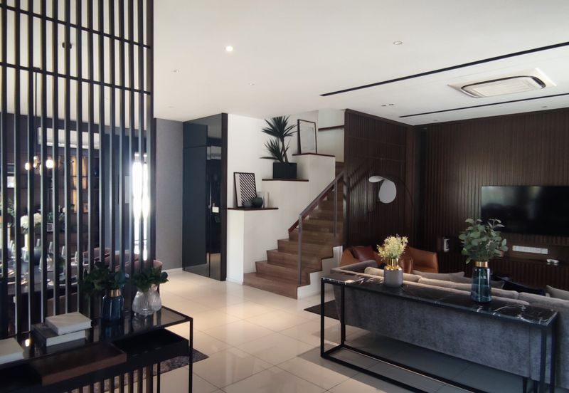 Luxura Residence @ twentyfive.7