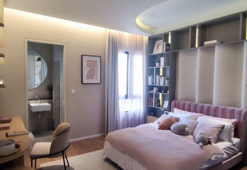 Luxura Residence @ twentyfive.7