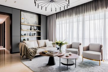 Luxury Condo By The Lake