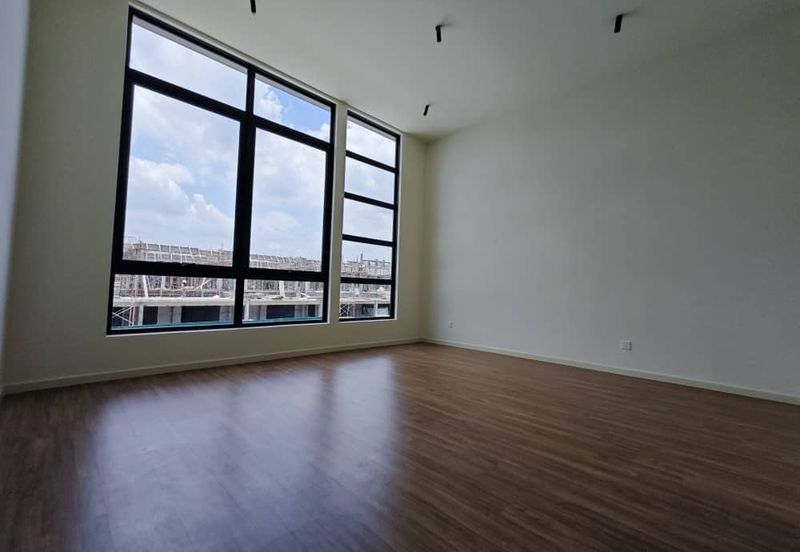 Luxura Residence @ twentyfive.7