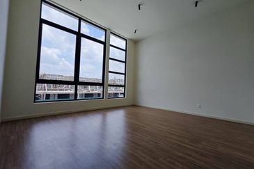 Luxura Residence @ twentyfive.7