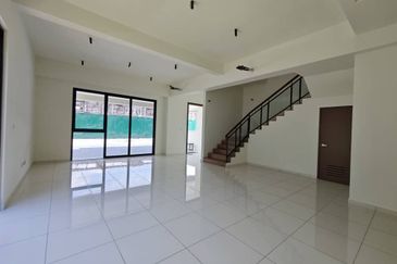 Luxura Residence @ twentyfive.7