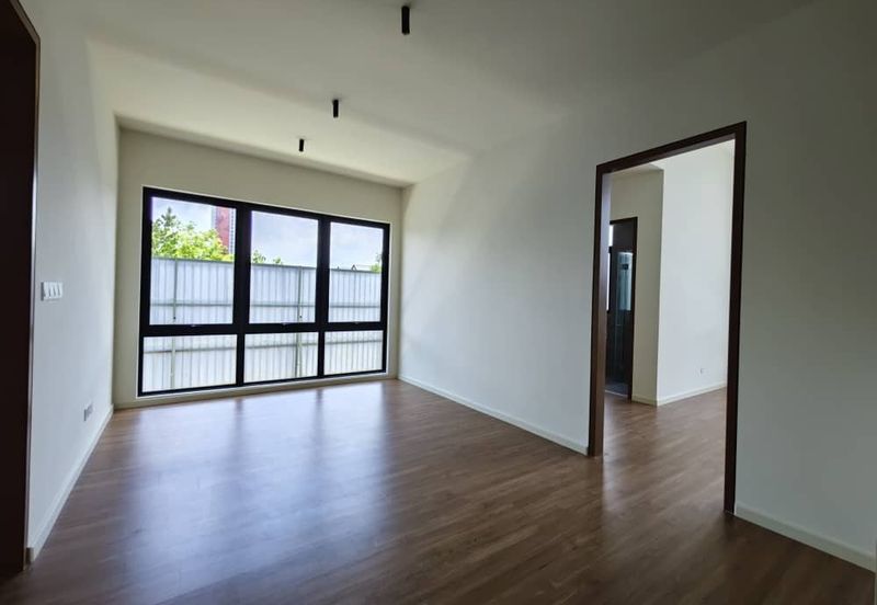 Luxura Residence @ twentyfive.7