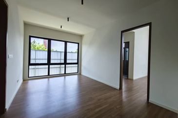 Luxura Residence @ twentyfive.7