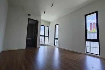 Luxura Residence @ twentyfive.7