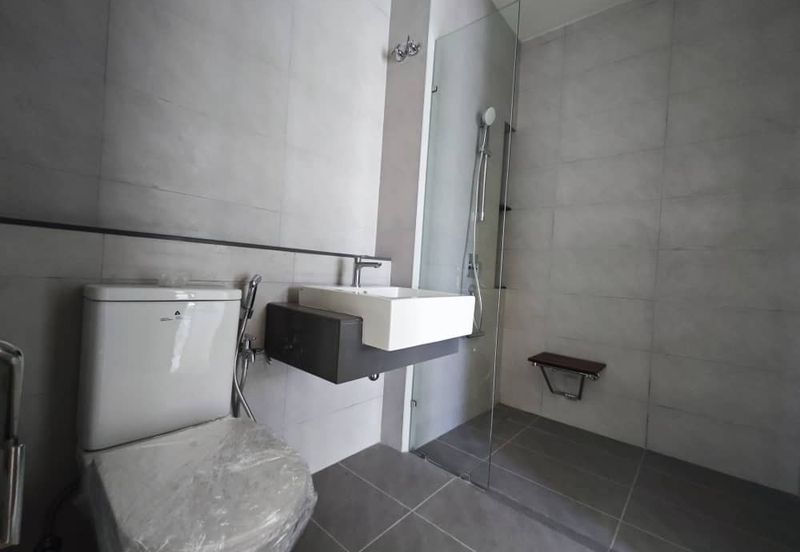 Luxura Residence @ twentyfive.7