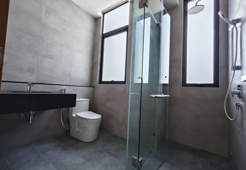 Luxura Residence @ twentyfive.7