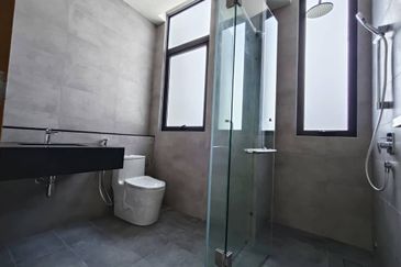 Luxura Residence @ twentyfive.7