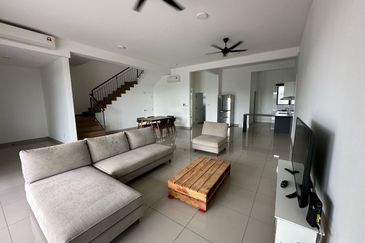 Lucent Residence @ twentyfive.7