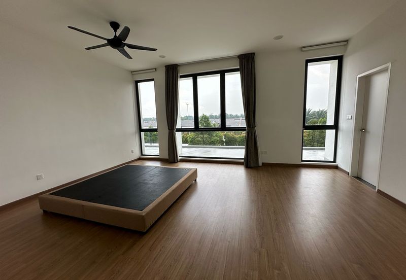 Lucent Residence @ twentyfive.7